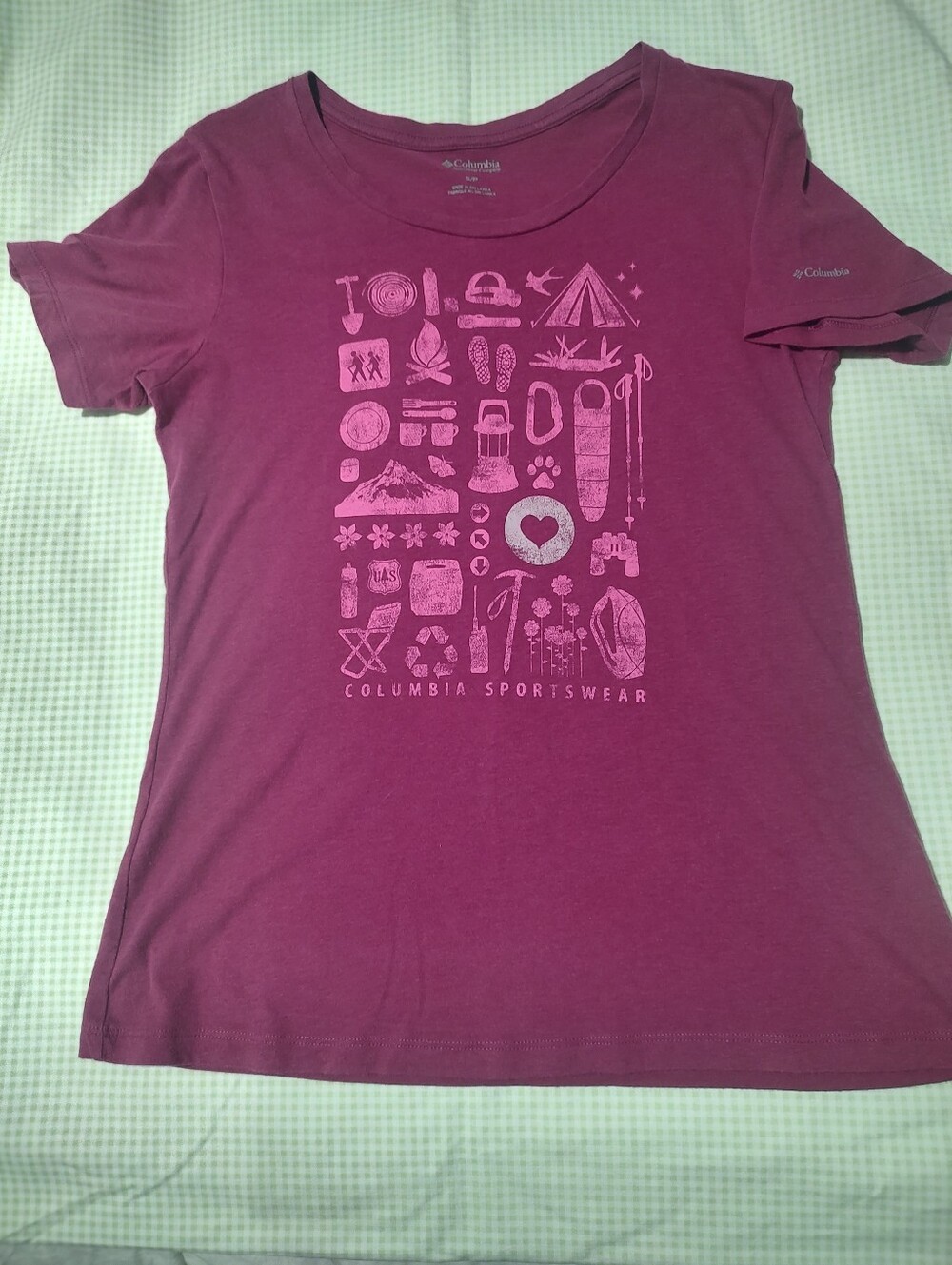 Columbia Women’s Short-Sleeve Graphic Tee in Magenta
